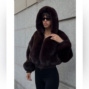 Like New Skims FauxFur Zip Up Jacket in Espresso ☕️ Large.